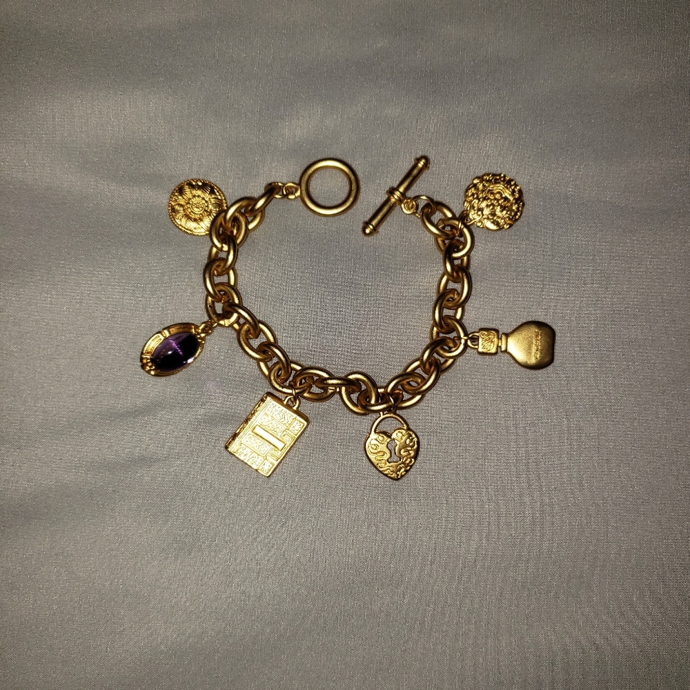 Gloria Vanderbilt Charm Bracelet Book Heart Perfume Gold Tone Vintage 8"
